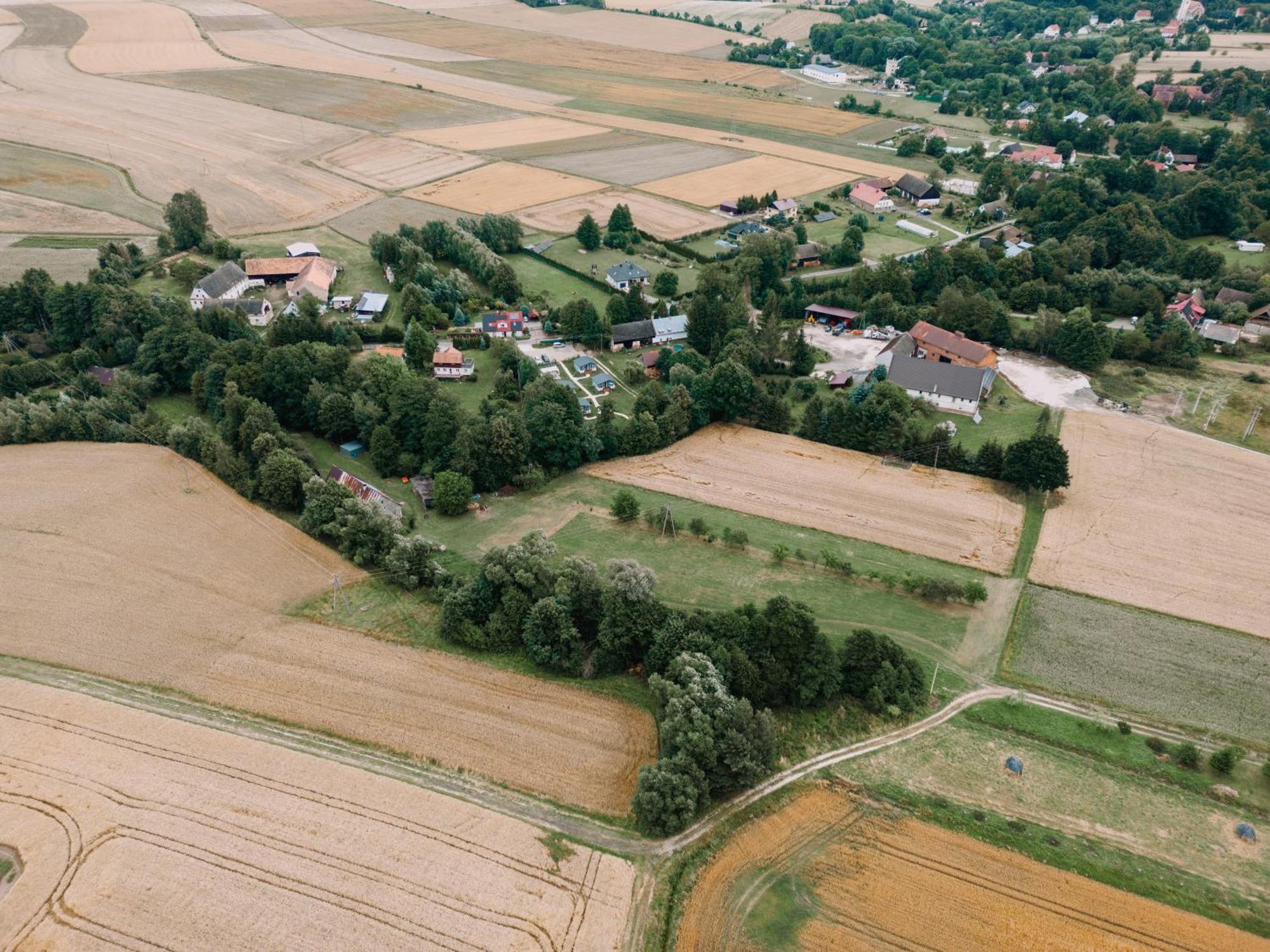 Domek Caloroczny Na Wylacznosc Niebieska Osada Nad Gorskim Potokiem Stary Waliszow Exterior photo