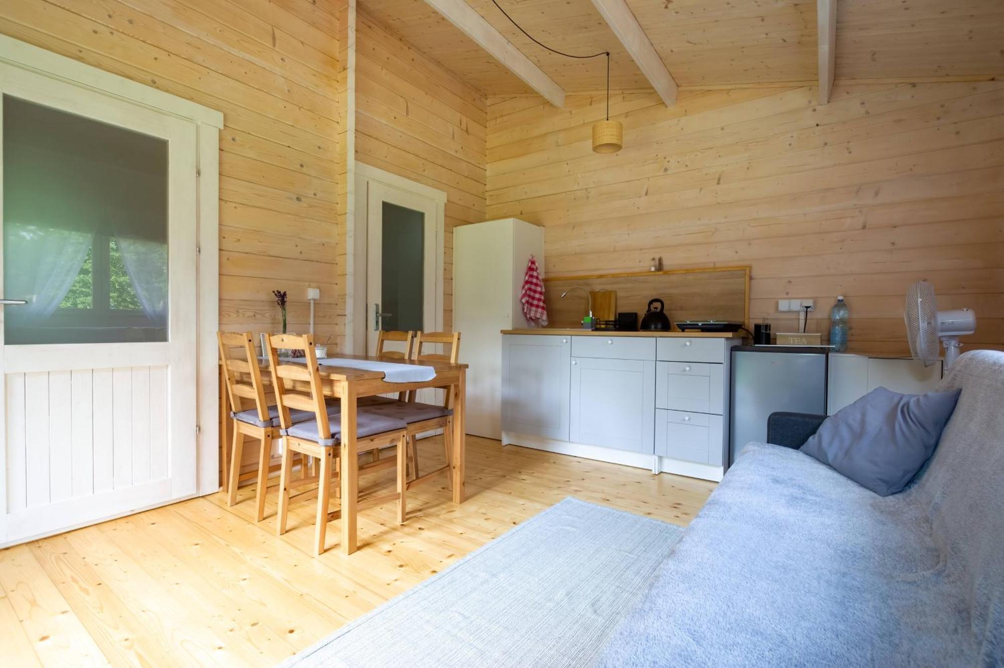 Domek Caloroczny Na Wylacznosc Niebieska Osada Nad Gorskim Potokiem Stary Waliszow Exterior photo